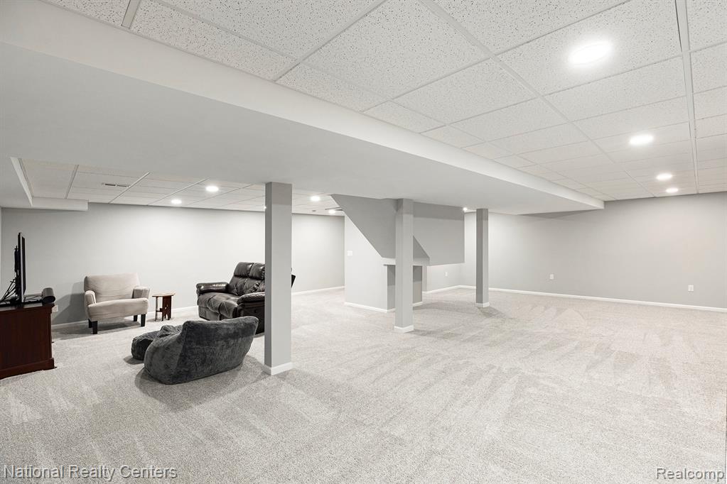 2076 Reagan Drive Rochester Hills, MI 48309 - Photo 25 of 31