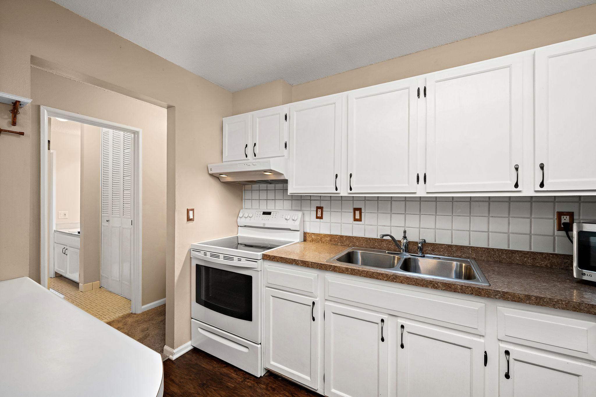 10301 Cedar Lk Road South, Unit 201 Hopkins, MN 55305 - Photo 10 of 32