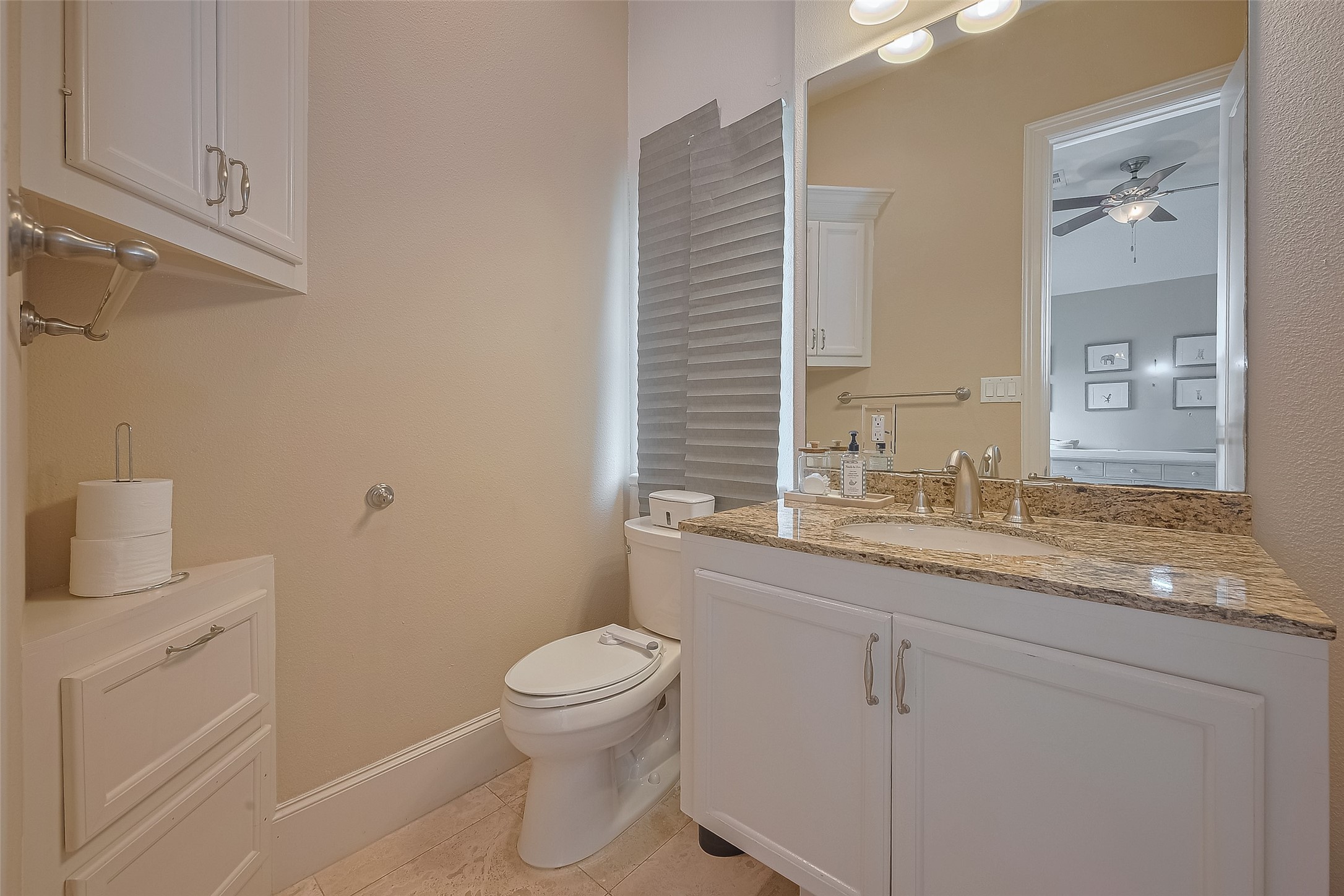 6419 Rodrigo Street Houston, TX 77007 - Photo 24 of 35 3rd floor secondary en suite bathroom