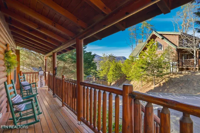 $514,900 | 2016 Bear Creek Way, Pigeon Forge, TN 37862