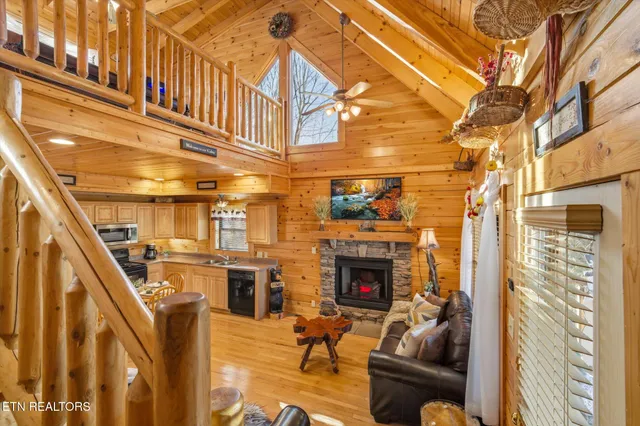 $514,900 | 2016 Bear Creek Way, Pigeon Forge, TN 37862