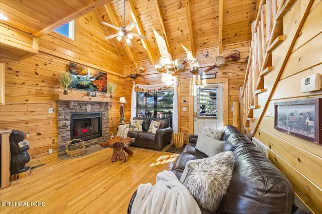 $514,900 | 2016 Bear Creek Way, Pigeon Forge, TN 37862