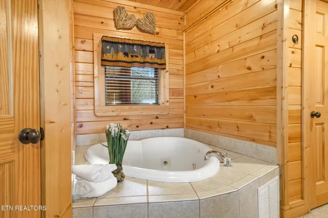 $514,900 | 2016 Bear Creek Way, Pigeon Forge, TN 37862