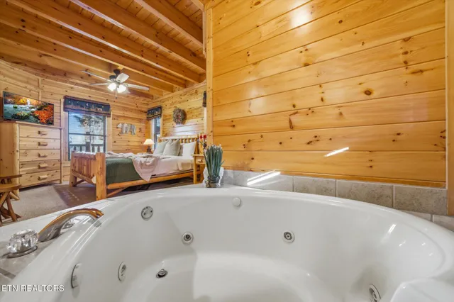 $514,900 | 2016 Bear Creek Way, Pigeon Forge, TN 37862