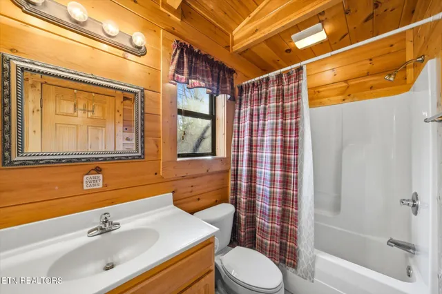 $514,900 | 2016 Bear Creek Way, Pigeon Forge, TN 37862