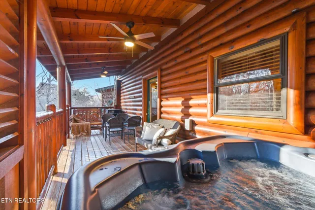 $514,900 | 2016 Bear Creek Way, Pigeon Forge, TN 37862