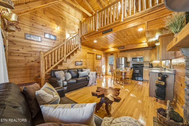 $514,900 | 2016 Bear Creek Way, Pigeon Forge, TN 37862