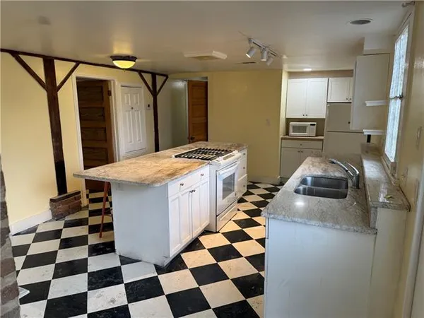 $2,500 | 8132 Hickory Street, Unit A, New Orleans, LA 70118