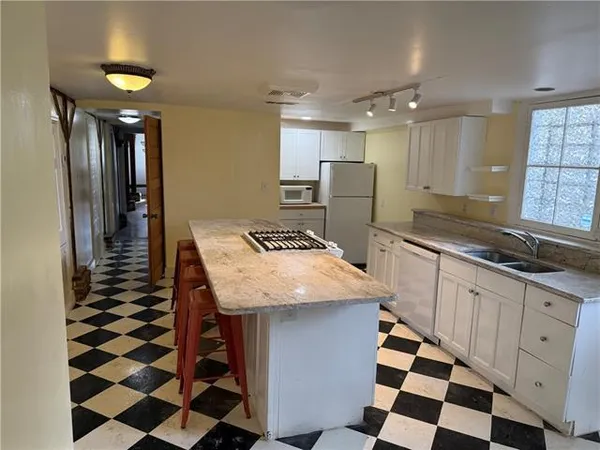 $2,500 | 8132 Hickory Street, Unit A, New Orleans, LA 70118