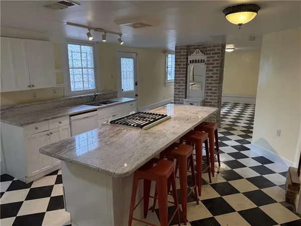 $2,500 | 8132 Hickory Street, Unit A, New Orleans, LA 70118