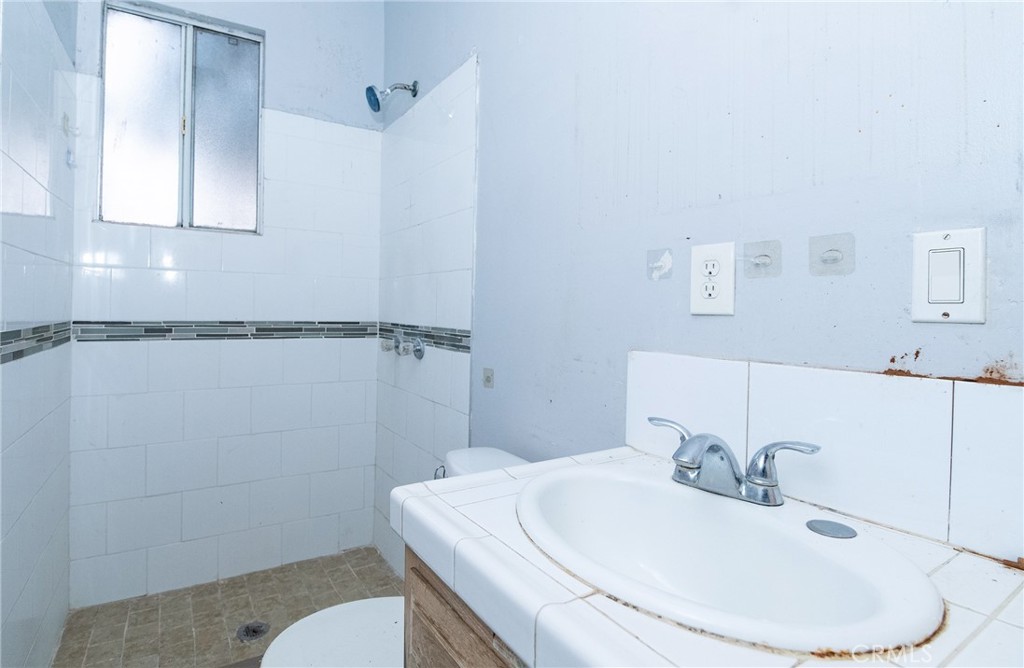 112 East Caldwell Street Compton, CA 90220 - Photo 13 of 39