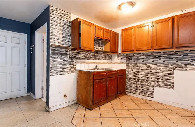 $599,000 | 112 East Caldwell Street, Compton, CA 90220