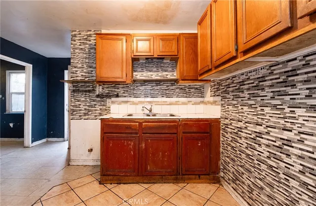 $599,000 | 112 East Caldwell Street, Compton, CA 90220