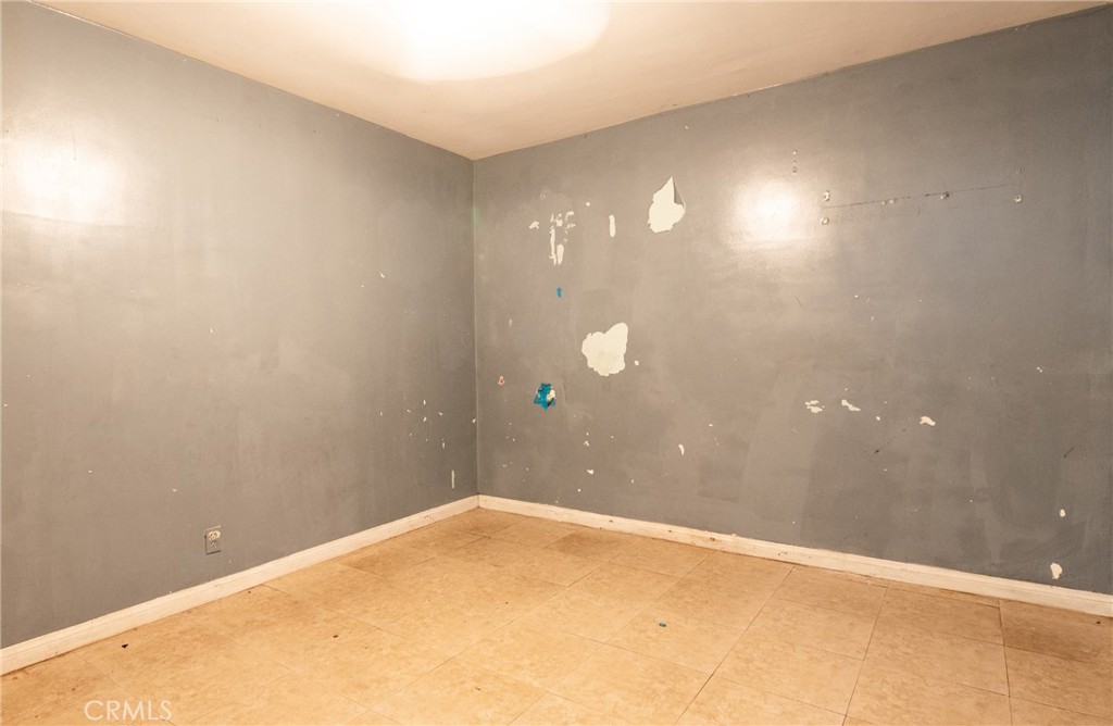 112 East Caldwell Street Compton, CA 90220 - Photo 9 of 39