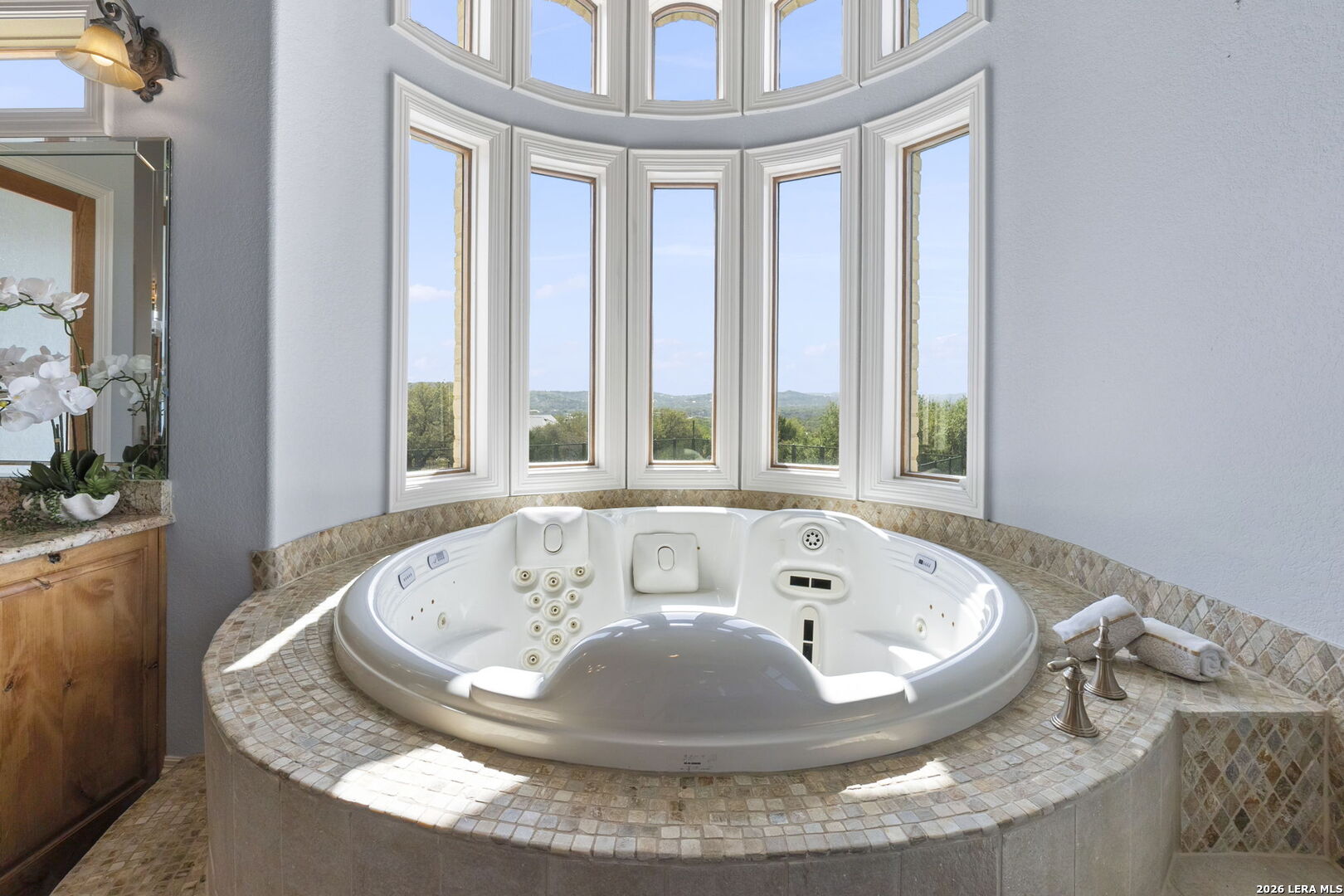 6762 Mnr Hl Road San Antonio, TX 78257 - Photo 27 of 51 a view of a tub sitting in a bathroom