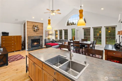 $709,999 | 670 Silver Creek Road, Easton, WA 98925
