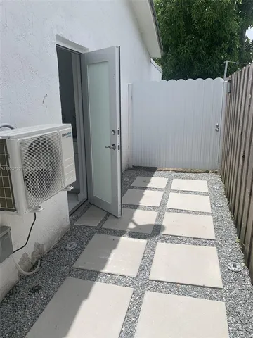 an empty room with a empty space