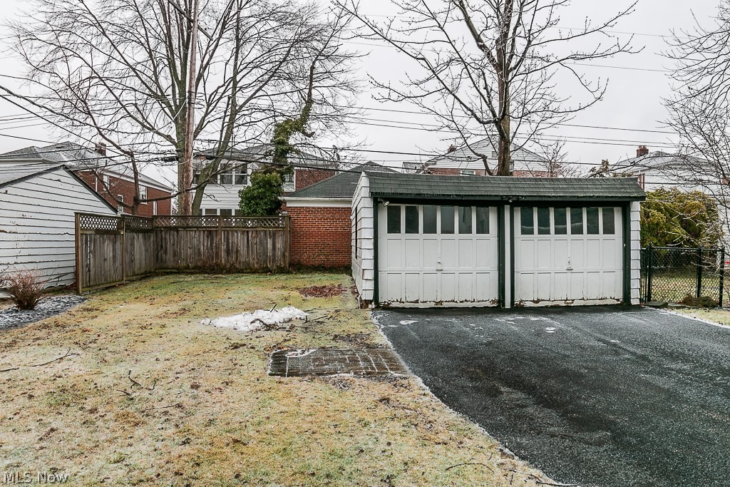 2587 Saybrook Road Cleveland, OH 44118 - Photo 6 of 35 Gallery Image 6