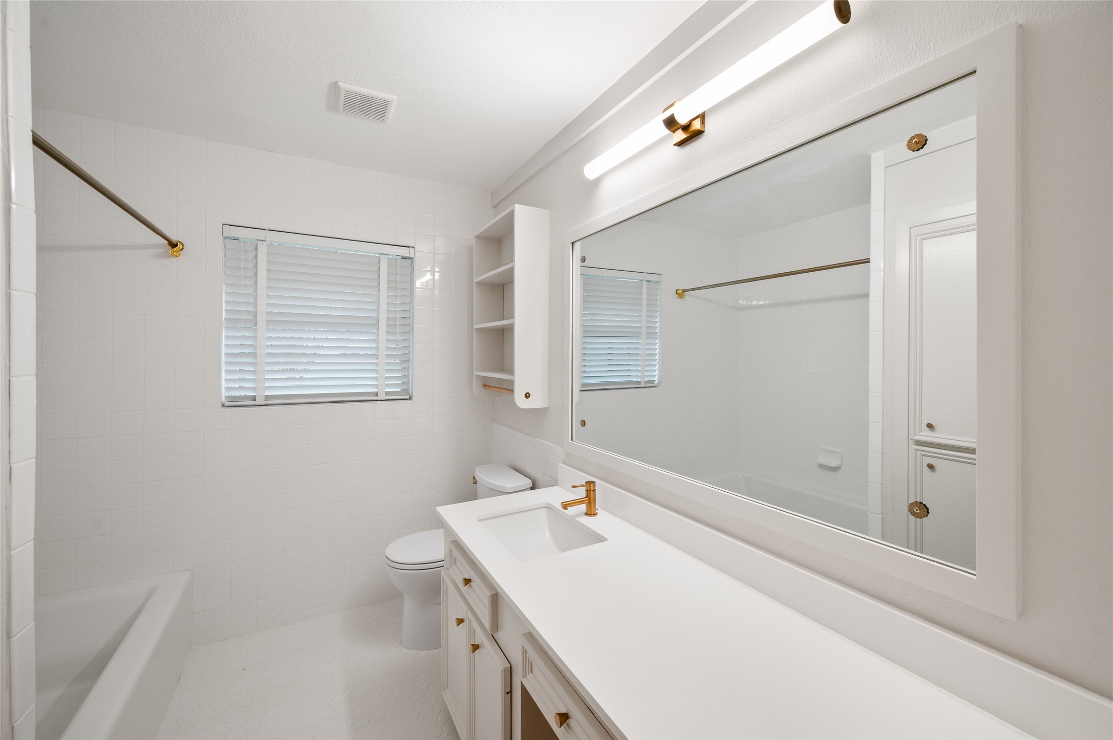 405 Hohldale Street Houston, TX 77091 - Photo 18 of 39 Hall bathroom with white finishes, ample storage, and modern fixtures.