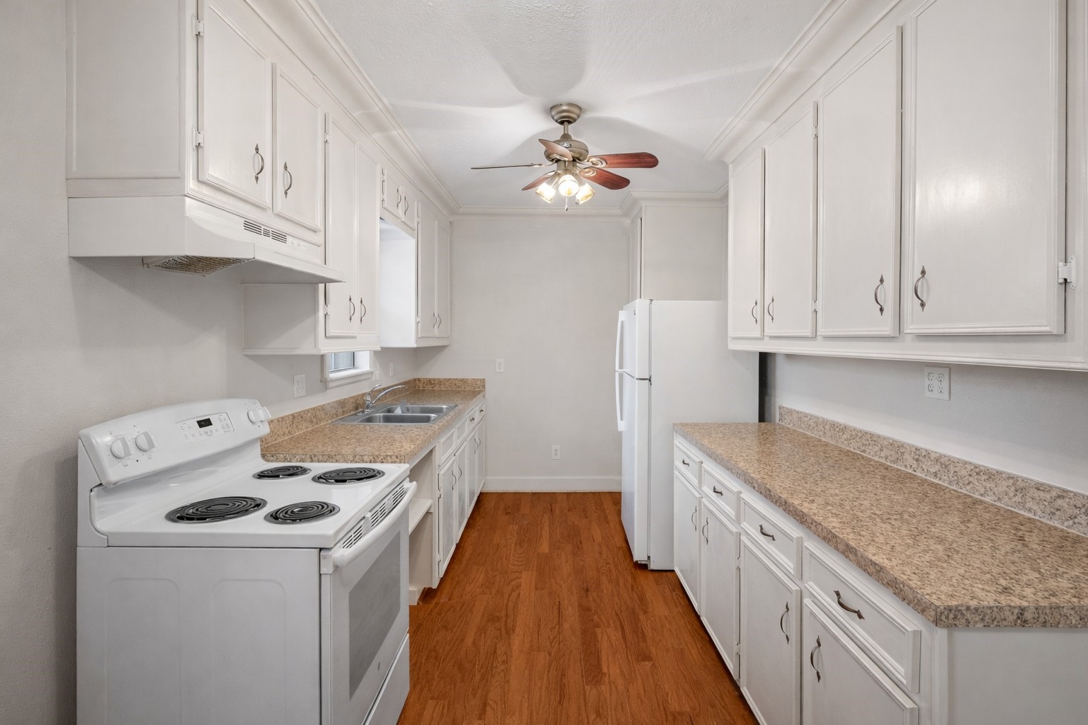 405 Hohldale Street Houston, TX 77091 - Photo 24 of 39 The layout of the kitchen in the garage apartment is efficient, providing ample storage and workspace.