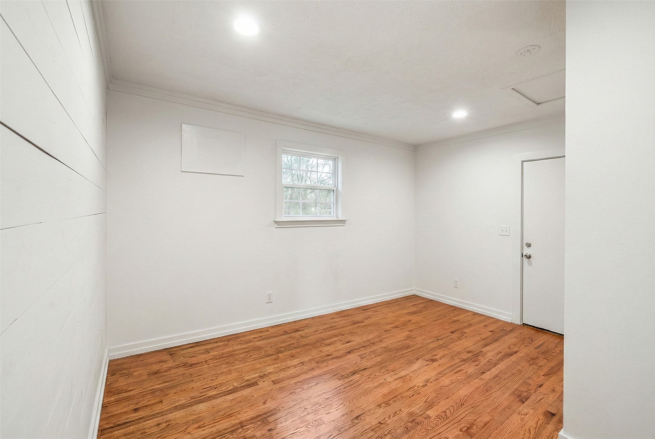 405 Hohldale Street Houston, TX 77091 - Photo 28 of 39 This cabin bedroom features warm hardwood floors and a bright, airy ambiance, perfect for a cozy retreat.