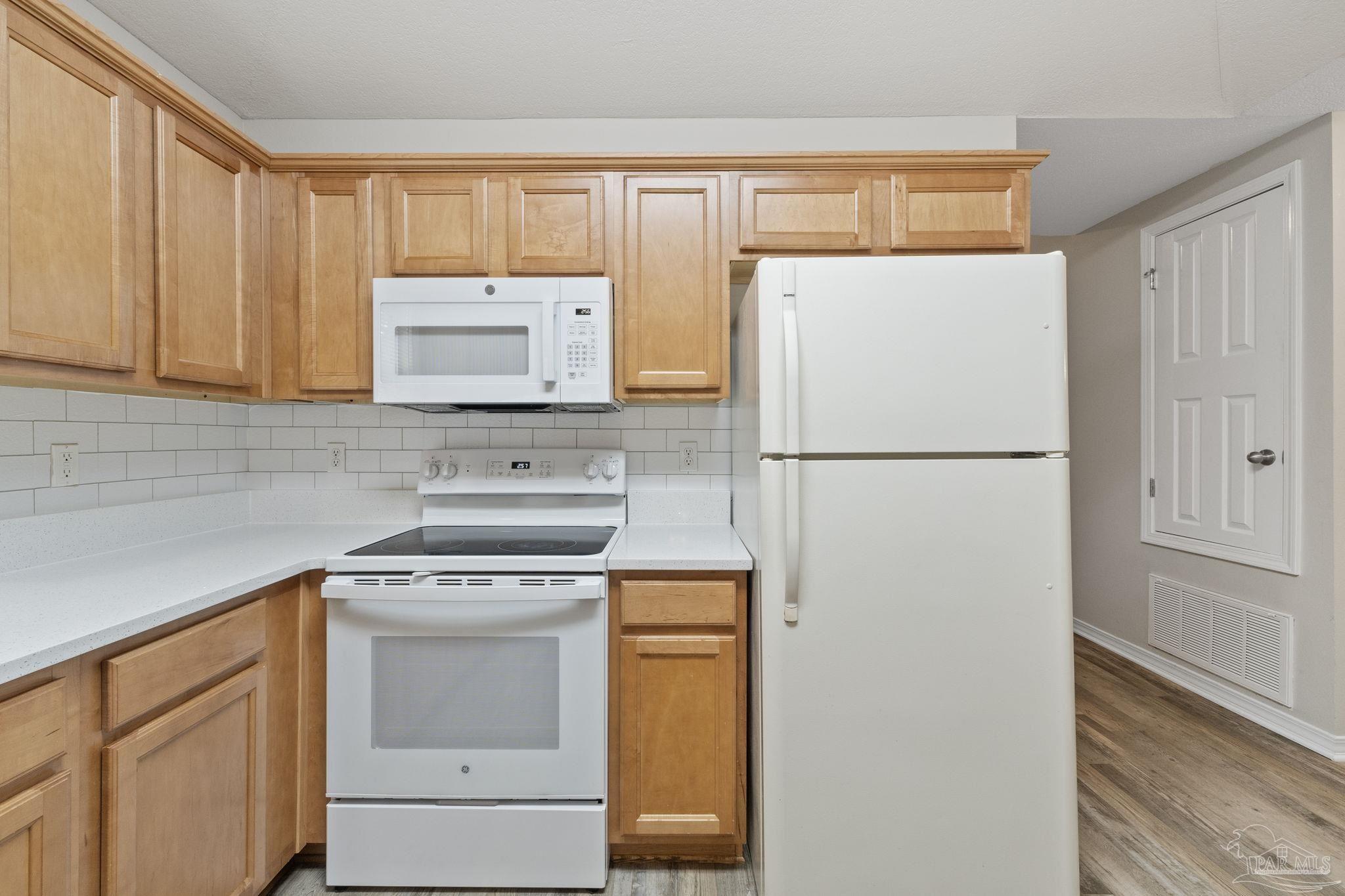 1253 Brownfield Road Pensacola, FL 32526 - Photo 6 of 24 Gallery Image 6