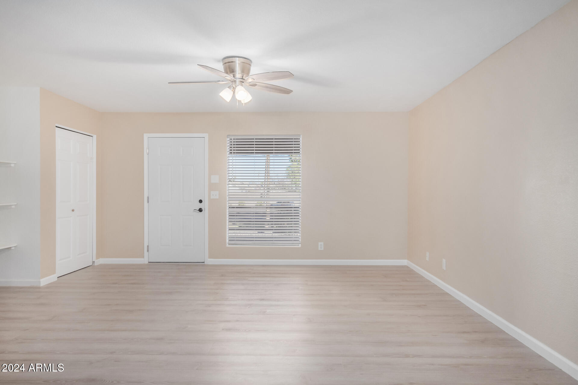 1340 North Recker Road, Unit 256 Mesa, AZ 85205 - Photo 5 of 26 great room full