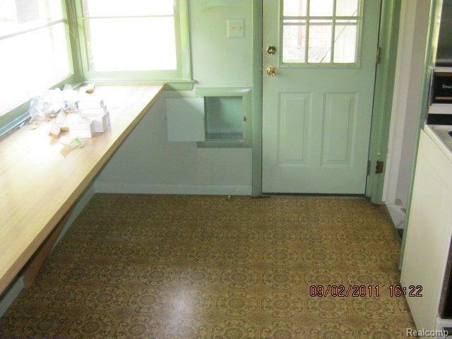86 Barrington Road Bloomfield Hills, MI 48302 - Photo 9 of 19 664425Dinette