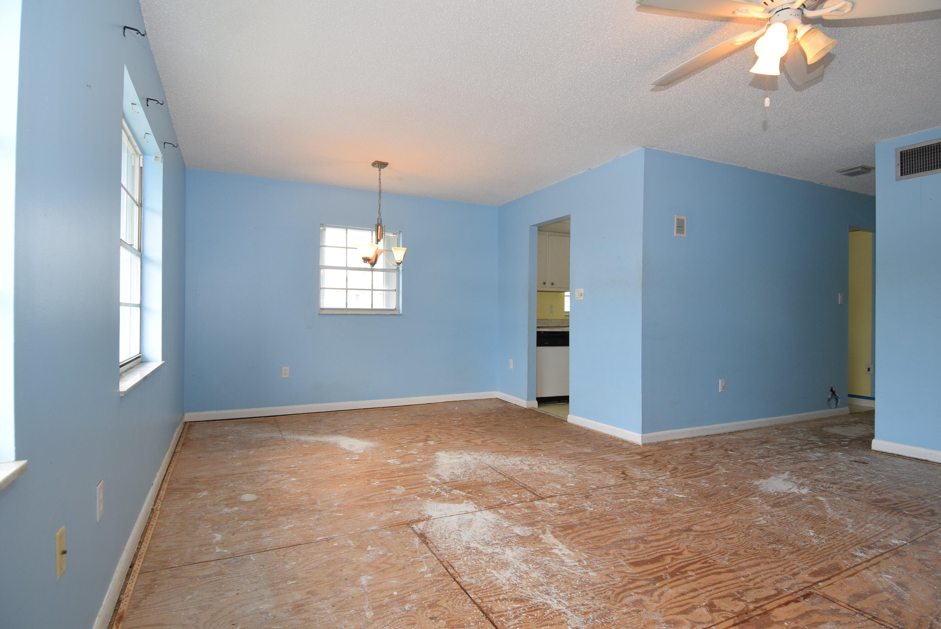 40 High Point Road, Unit F201 Tavernier, FL 33070 - Photo 3 of 11 an empty room with chandelier fan and windows