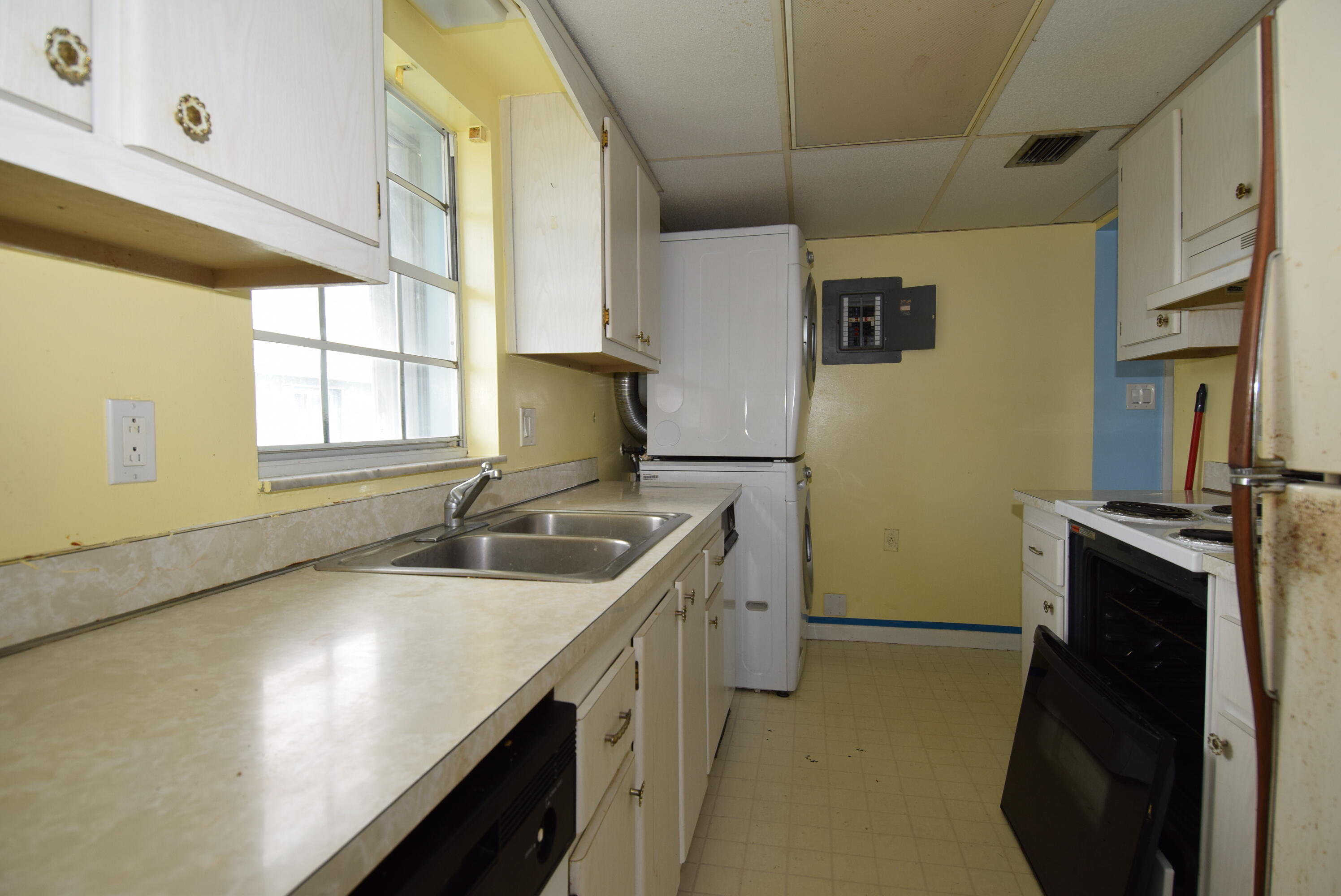 40 High Point Road, Unit F201 Tavernier, FL 33070 - Photo 6 of 11 a kitchen with stainless steel appliances granite countertop a sink stove and refrigerator