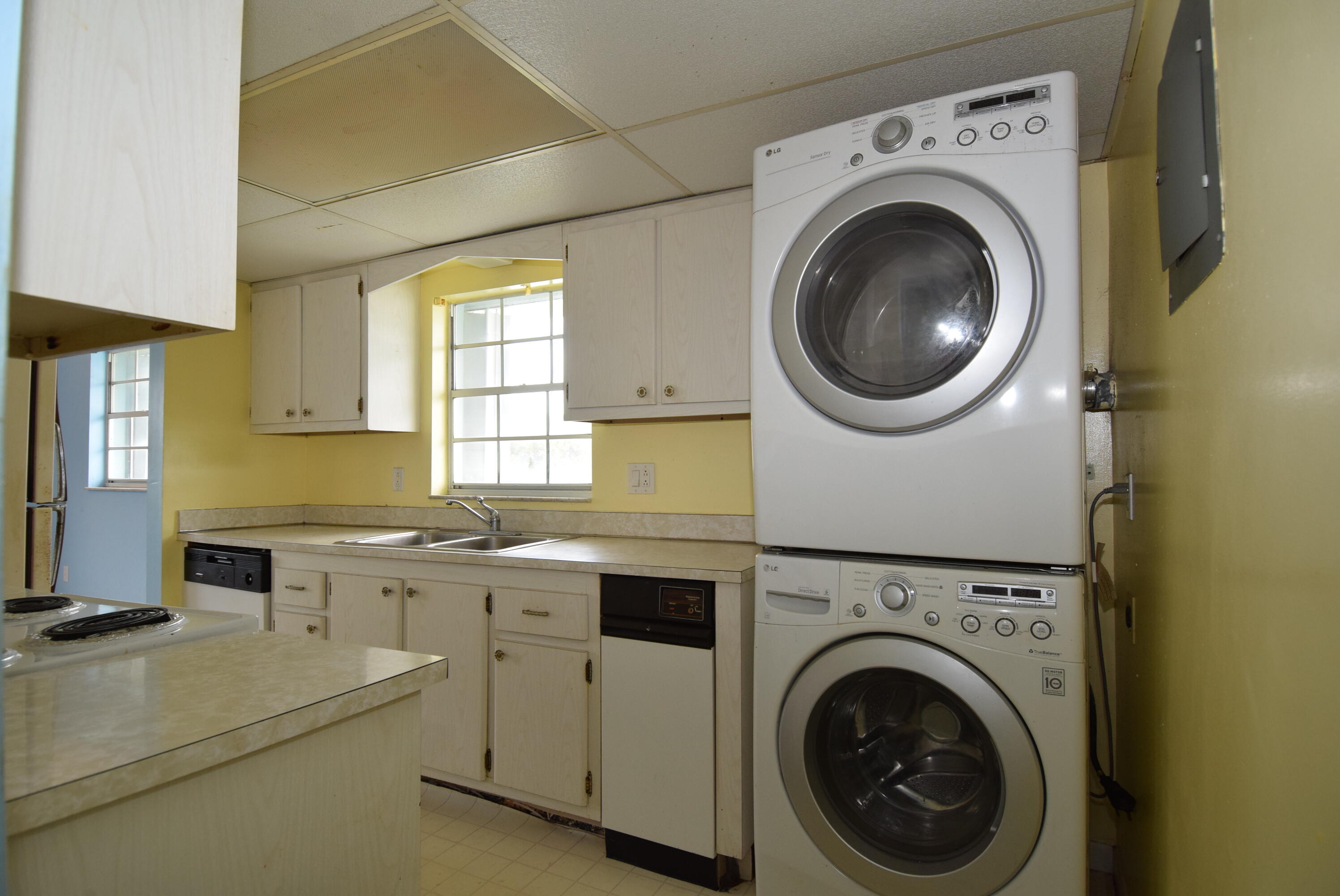 40 High Point Road, Unit F201 Tavernier, FL 33070 - Photo 7 of 11 a view of a hallway with washer and dryer