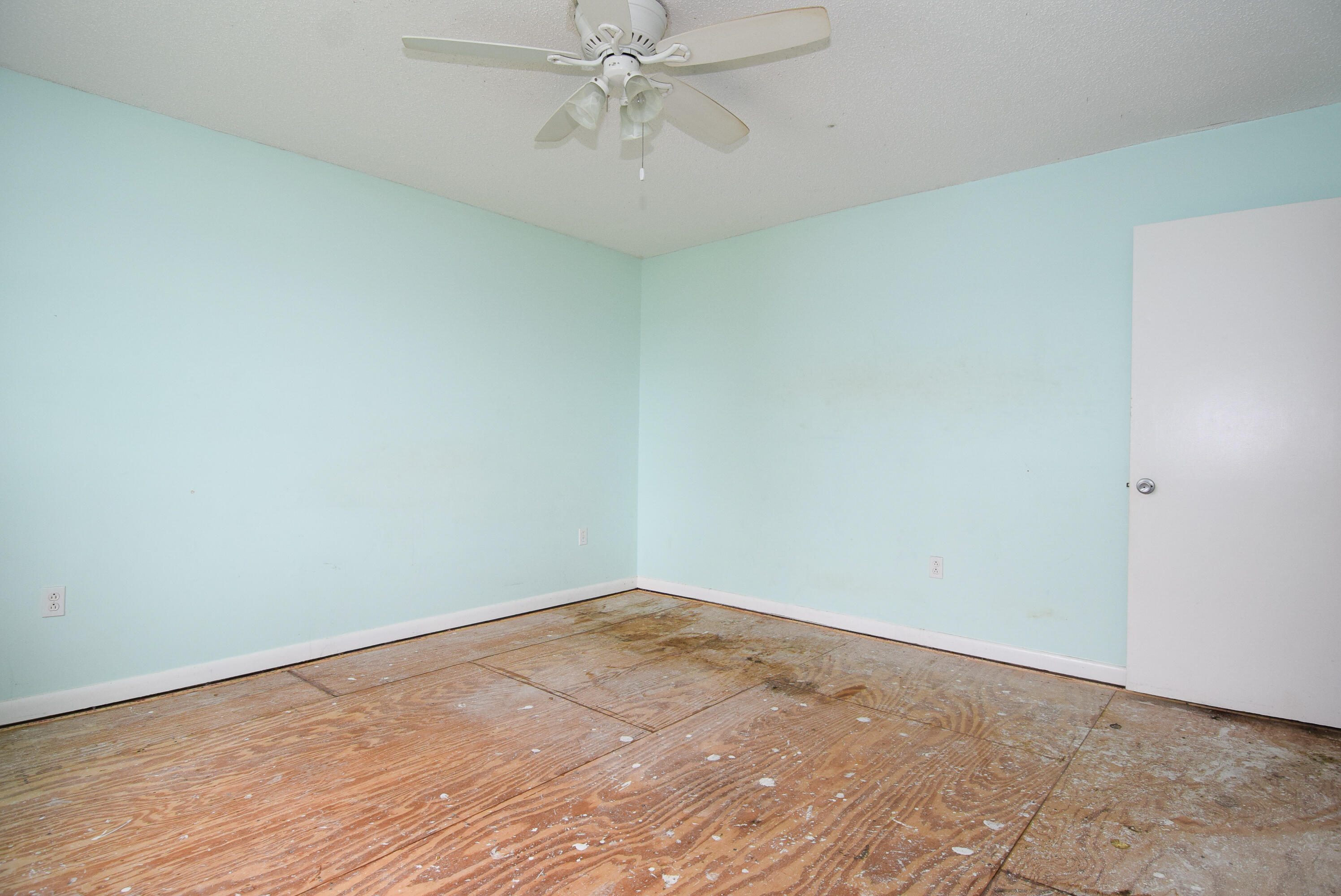 40 High Point Road, Unit F201 Tavernier, FL 33070 - Photo 8 of 11 a view of a room with wooden floor