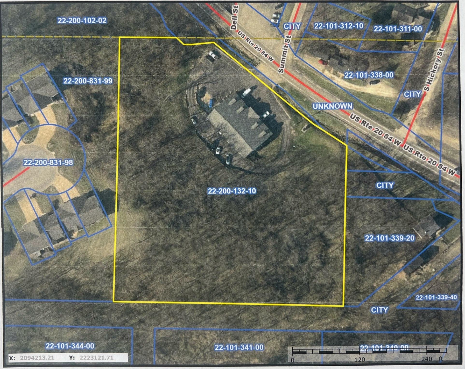 800 Spring Street Galena, IL 61036 - Photo 13 of 13 a bathroom with a shower