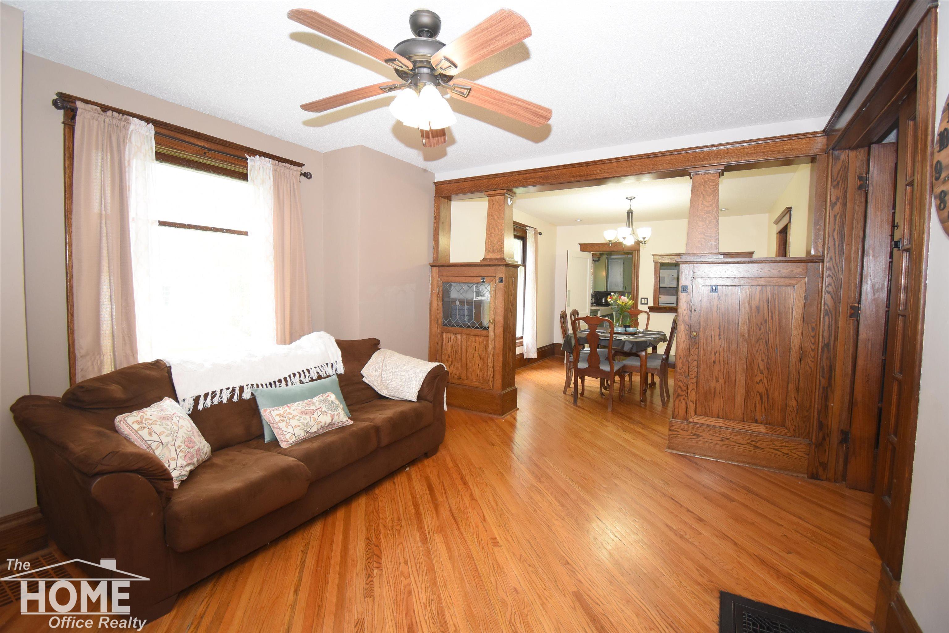 231 West Ridge Street Owosso, MI 48867 - Photo 8 of 30 50176376-8dfbd8b5-8ec9-4265-ac82-6d80821650e0.JPG
