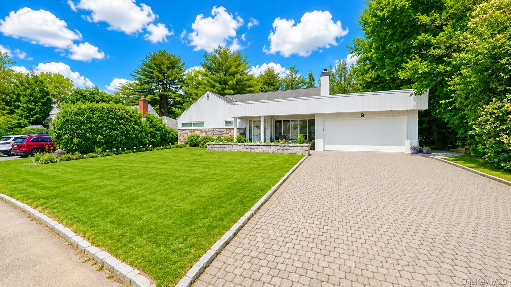 9 Arbor Road East Hills, NY 11577 - Photo 3 of 37