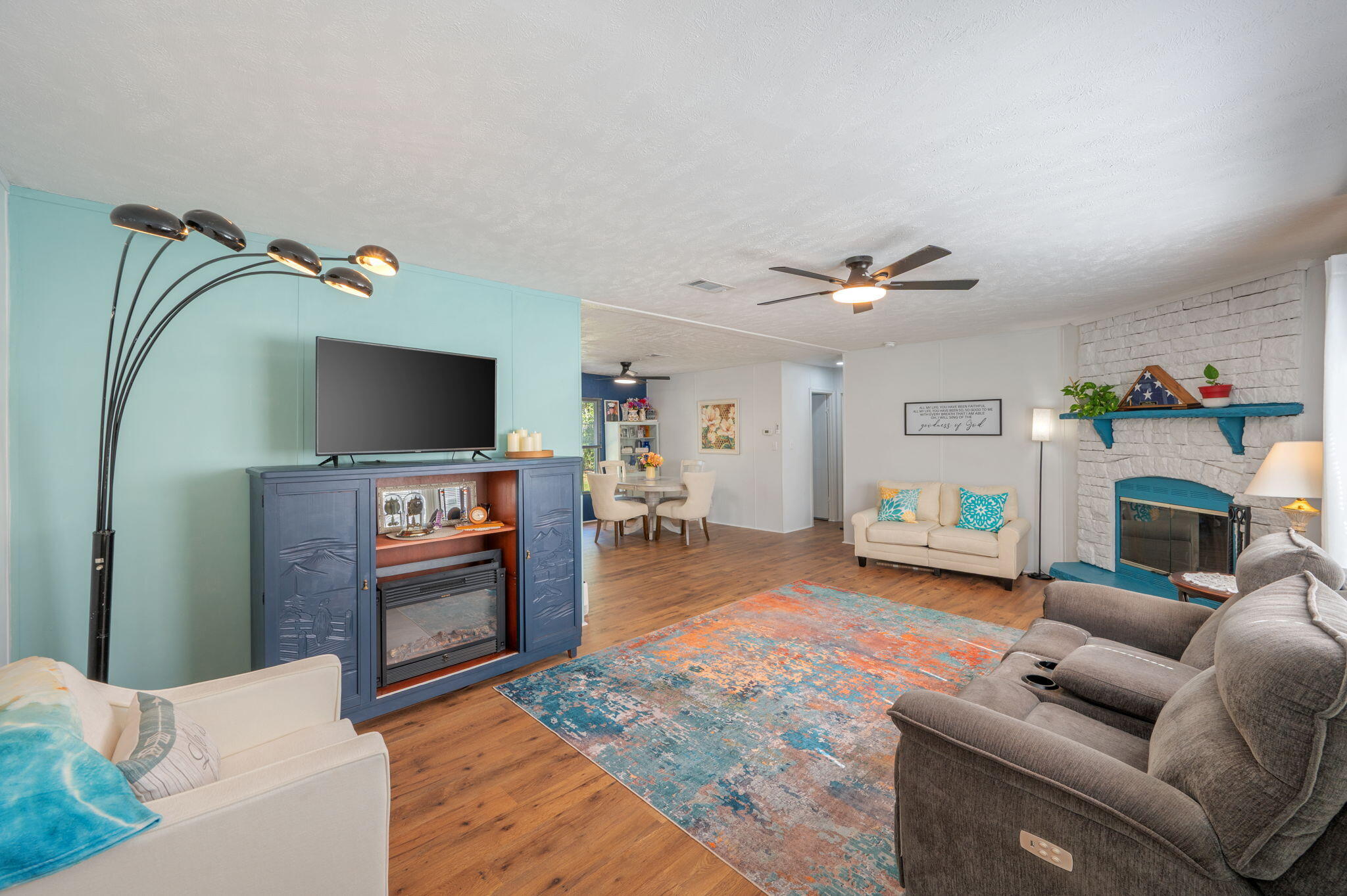 447 Smith Road DeFuniak Springs, FL 32433 - Photo 16 of 39 Living Room
