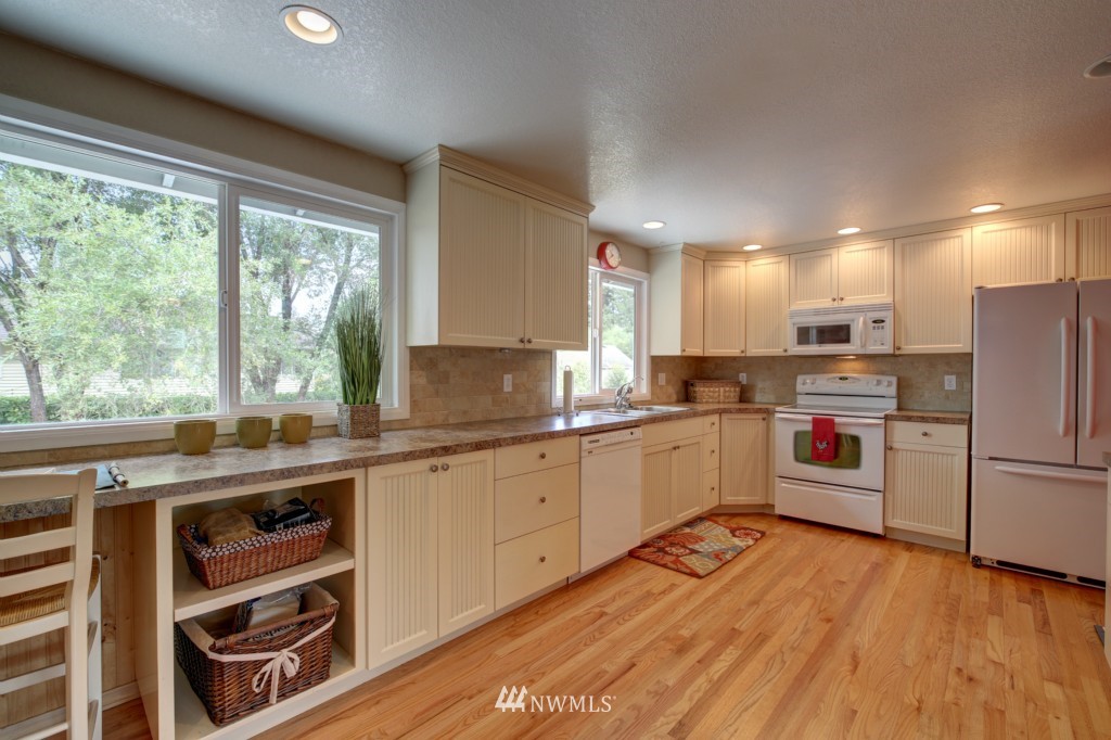 19120 Grannis Road Bothell, WA 98012 - Photo 7 of 25