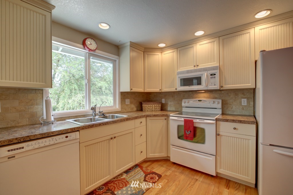 19120 Grannis Road Bothell, WA 98012 - Photo 8 of 25