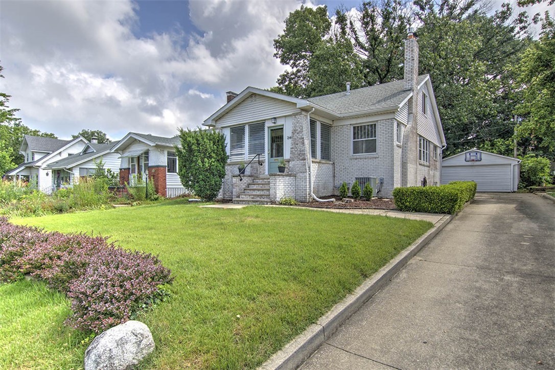 246 North Taylor Avenue Decatur, IL 62522 - Photo 7 of 32