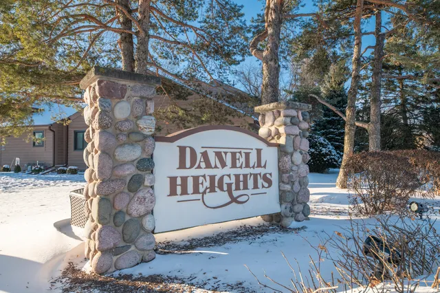 $450,000 | N81W13612 Wedge Court, Menomonee Falls, WI 53051