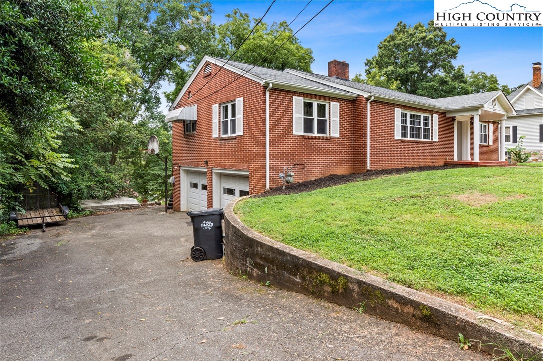 443 West Main Street Elkin, NC 28621 - Photo 4 of 35 Gallery Image 4