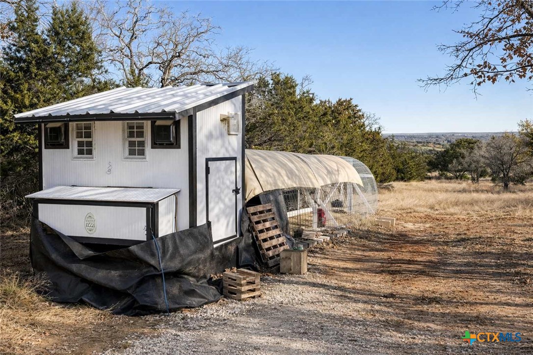 705 Indian Hills Road Gatesville, TX 76528 - Photo 36 of 43 a view of a patio with table and chairs with wooden floor and fence