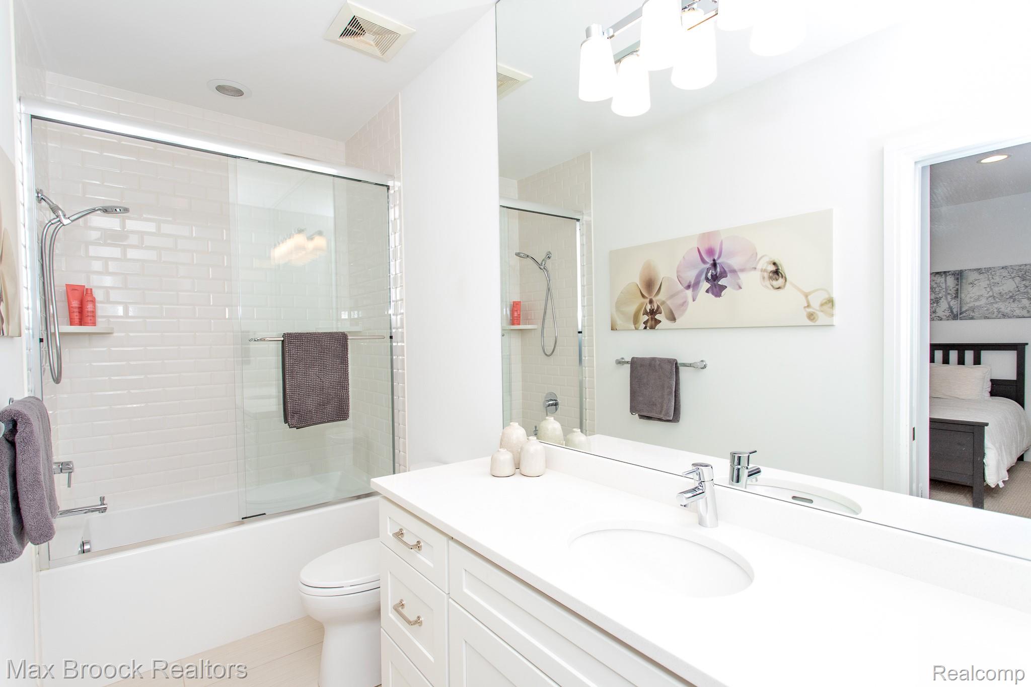 25925 York Road Royal Oak, MI 48067 - Photo 68 of 88 Ensuite bathroom featuring vanity, bath / shower combo with glass door, and recessed lighting