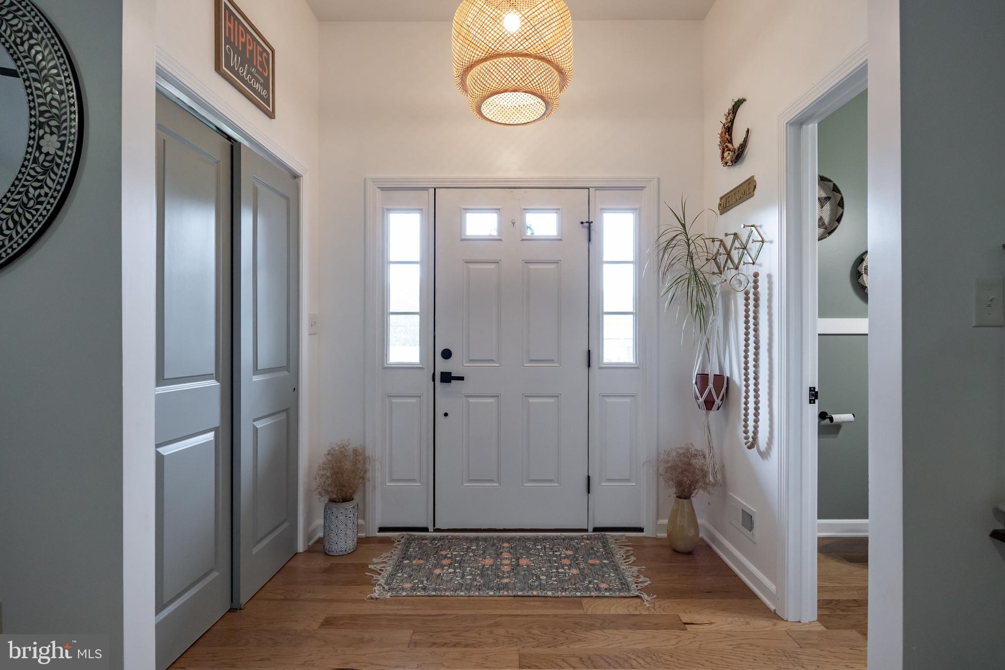 312 Juliustown Road Columbus, NJ 08022 - Photo 4 of 43 a view of a hallway with interior of the house