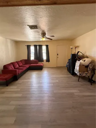 a view of livingroom with furniture