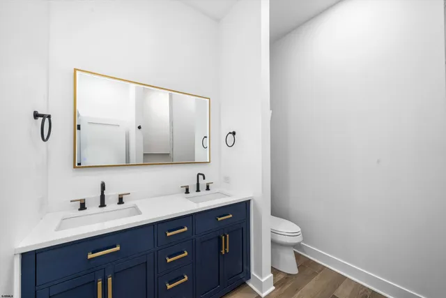 $874,900 | 17 East Golden Oak Lane, Beesleys Point, NJ 08223