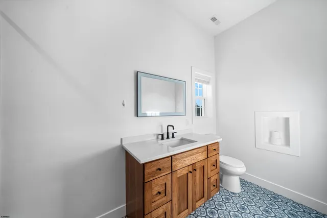 $874,900 | 17 East Golden Oak Lane, Beesleys Point, NJ 08223