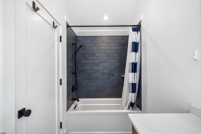 $874,900 | 17 East Golden Oak Lane, Beesleys Point, NJ 08223