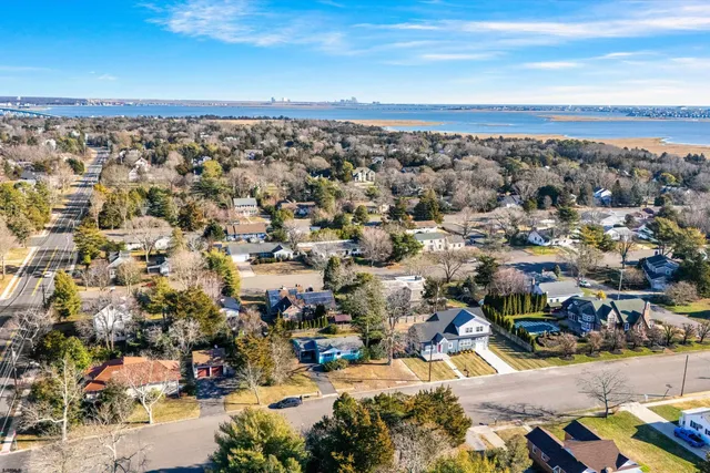 $874,900 | 17 East Golden Oak Lane, Beesleys Point, NJ 08223