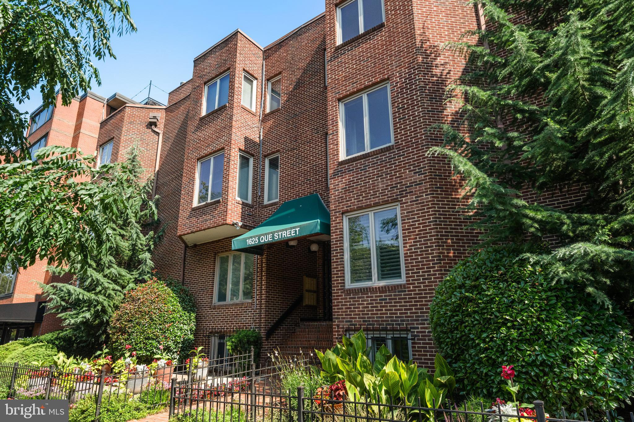 1625 Q Street Northwest, Unit 203 Washington, DC 20009 - Photo 29 of 33 a front view of a house with plants